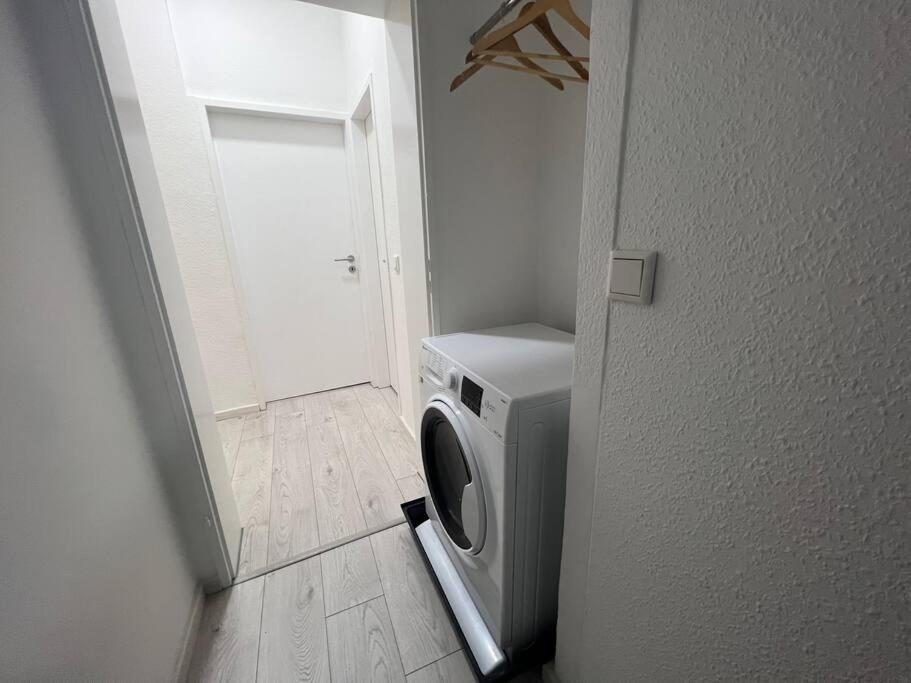 Helle, Freundliche Wohnung In Krefeld -Uerdingen ภายนอก รูปภาพ