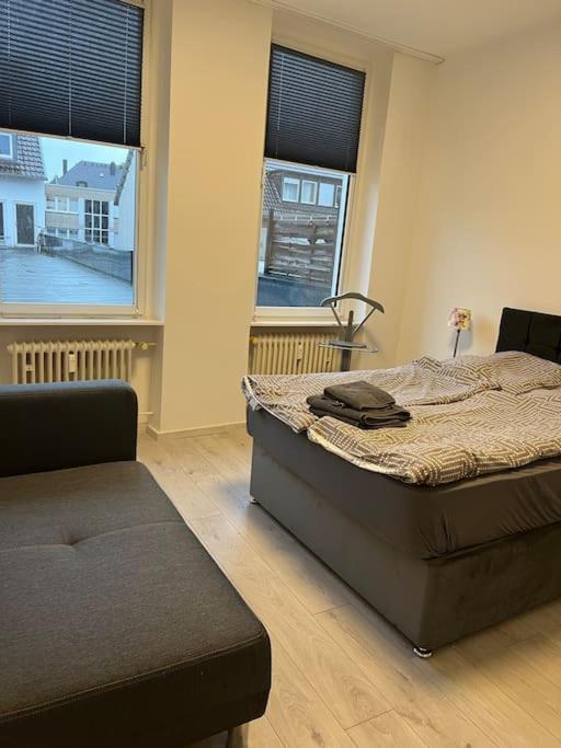 Helle, Freundliche Wohnung In Krefeld -Uerdingen ภายนอก รูปภาพ